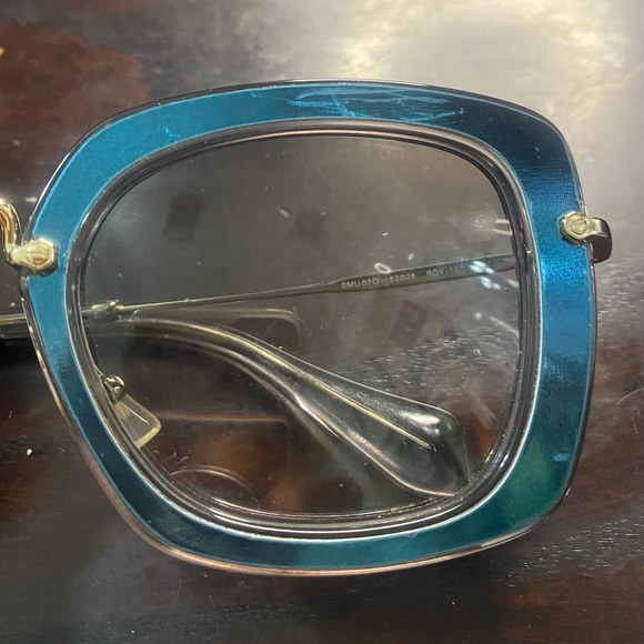 Sunglasses - Picture 4 of 4